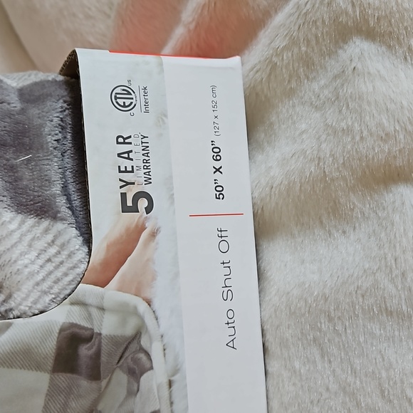 Brookstone Heated Throw Blanket 50"x60" NWT - Picture 2 of 7